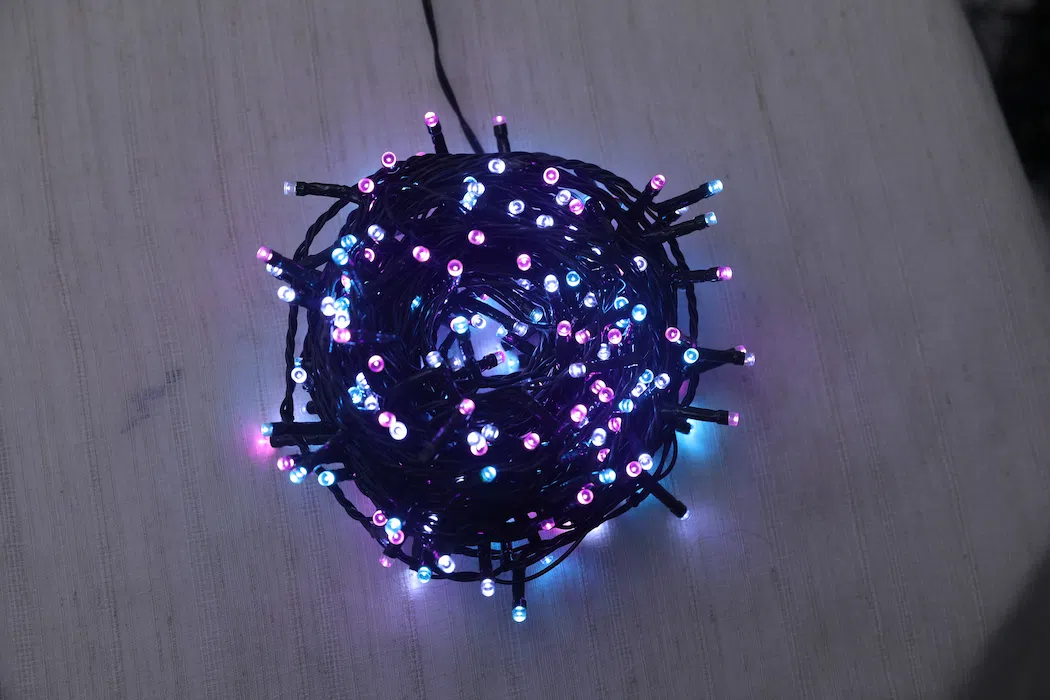 V5 string lights, dark green with white trim